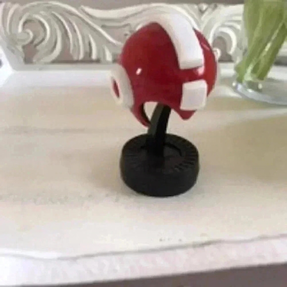 Megaman Helmut Figurine - Picture 1 of 4